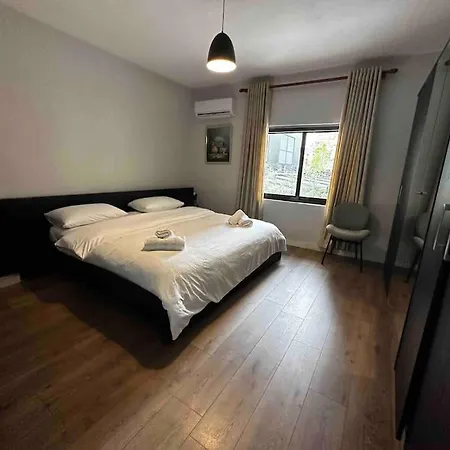 Spacious In A Trendy Neighborhood Appartement *