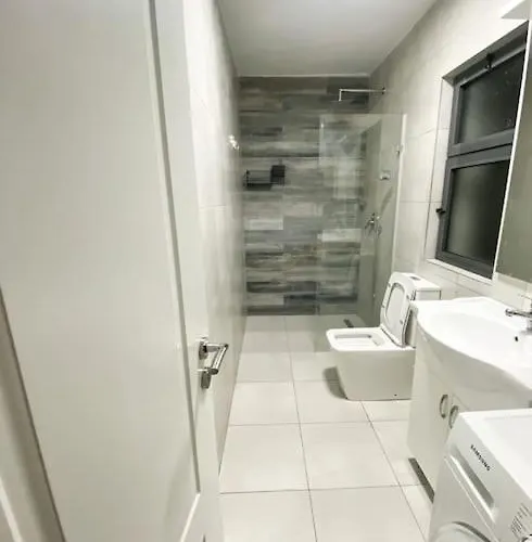 Spacious In A Trendy Neighborhood Appartement