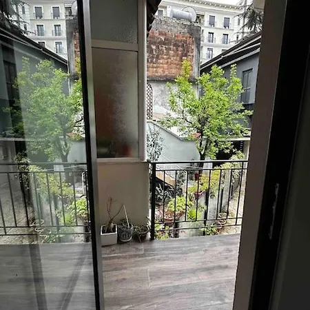 Apartment Spacious In A Trendy Neighborhood