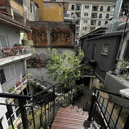 Apartment Spacious In A Trendy Neighborhood