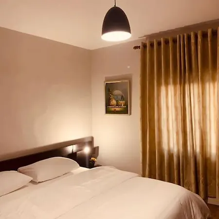 Spacious In A Trendy Neighborhood *