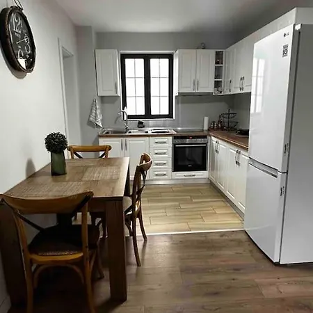 Spacious In A Trendy Neighborhood