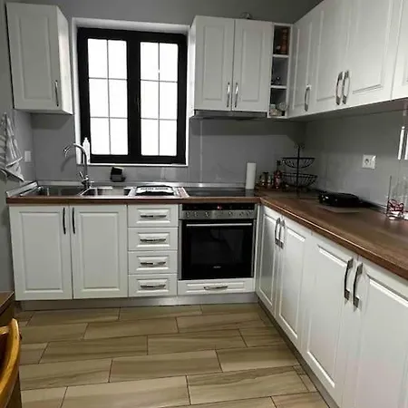 Apartment Spacious In A Trendy Neighborhood *