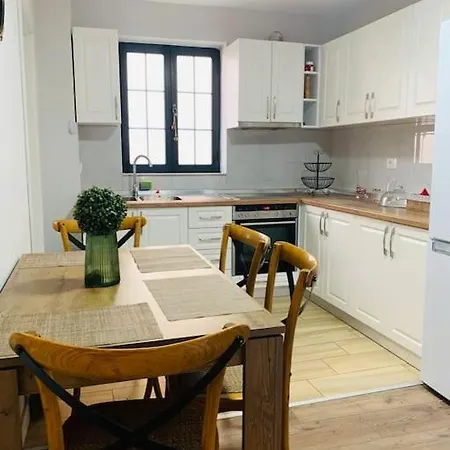 Apartment Spacious In A Trendy Neighborhood Tirana