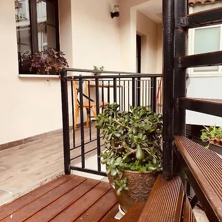 Spacious In A Trendy Neighborhood Apartment Tirana