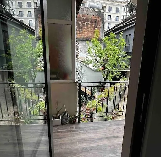 Appartamento Spacious In A Trendy Neighborhood