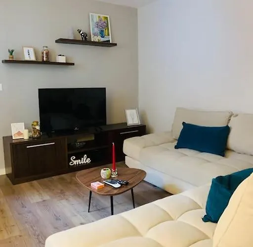 Апартаменты Spacious In A Trendy Neighborhood Тирана