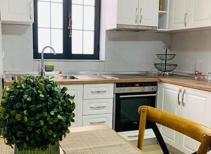 Spacious In A Trendy Neighborhood * Тирана