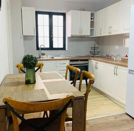 Appartamento Spacious In A Trendy Neighborhood Tirana